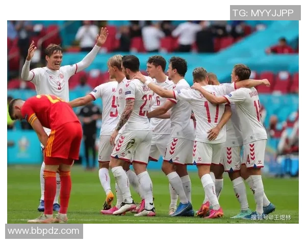 看穿足球的奥秘与魅力深入解析比赛背后的战术与心理博弈